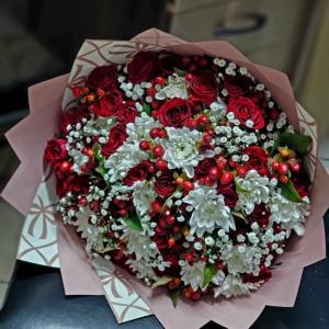 Red roses bouquet
